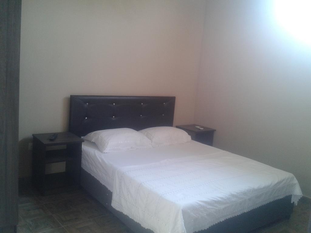 Maxim Mini Hotel Batumi Quarto foto