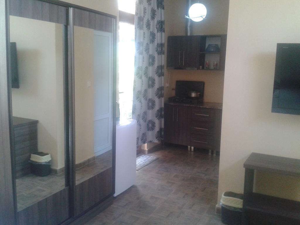 Maxim Mini Hotel Batumi Quarto foto